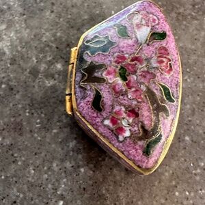 Antique Vintage Cloisonné Enamel On Brass Floral Pendant Snuff Box Pill Case